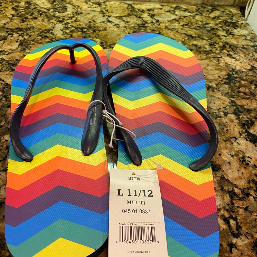 New with Tags Men Rainbow Flip Flops Size 11/12